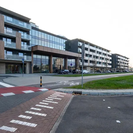 Superapart Pileckiego 258 - Ursynow, Parking Varšava